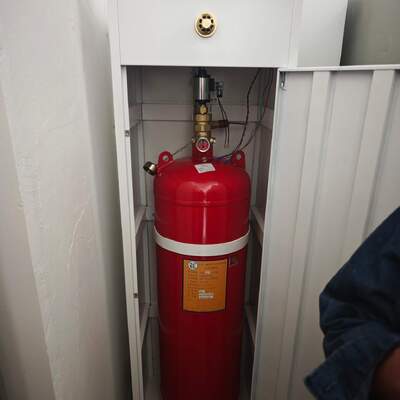Space Saving Red Steel Cylinder Cabinet HFC-227ea Fire Suppression Device